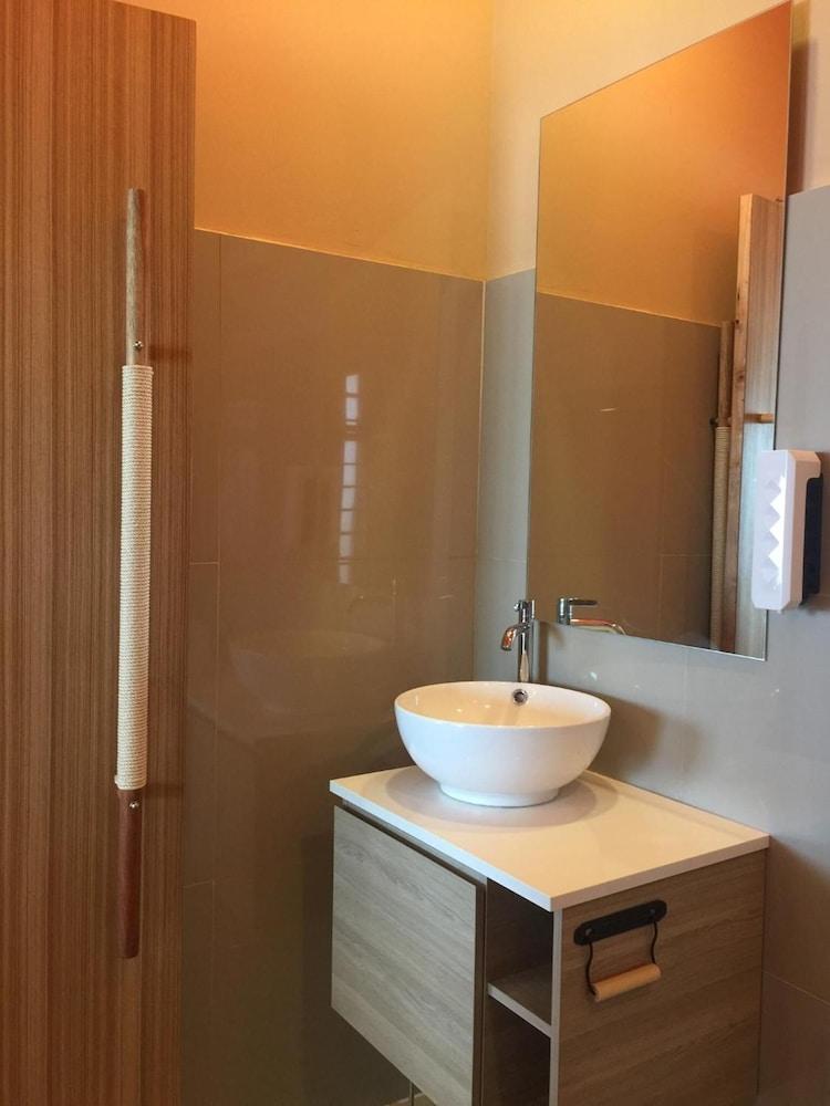 Red Z The Ocean Hotel Пук Тиан Екстериор снимка